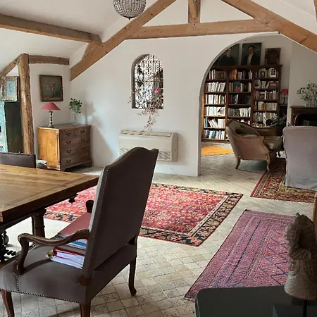 Appartement Large Atypical Duplex In